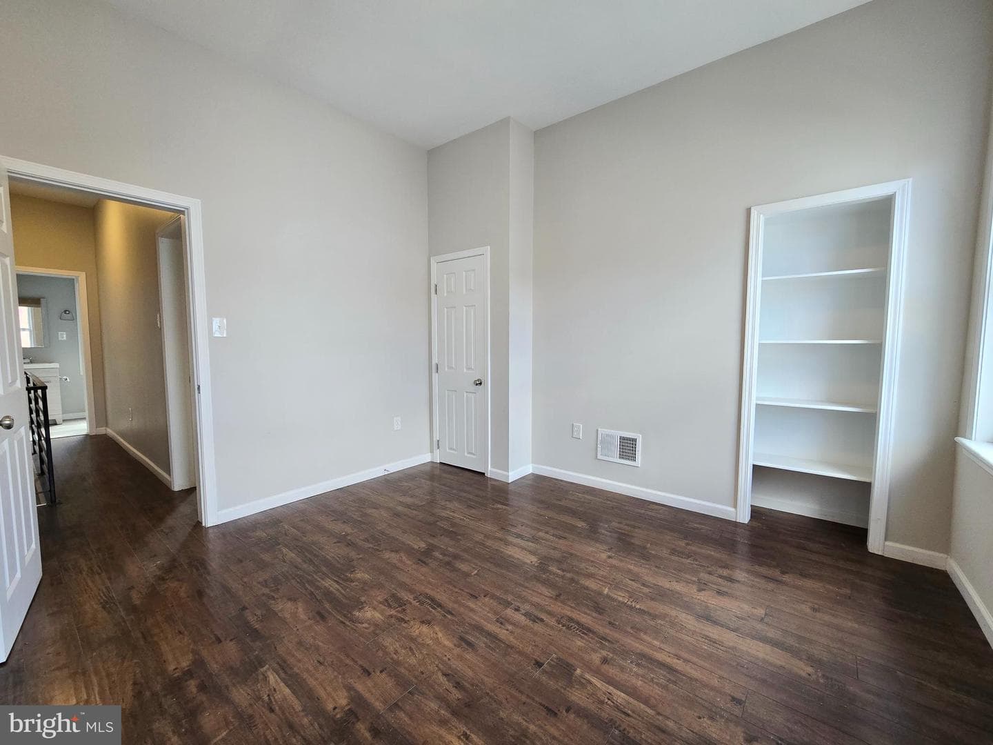 1737 N Dover Street photo 17