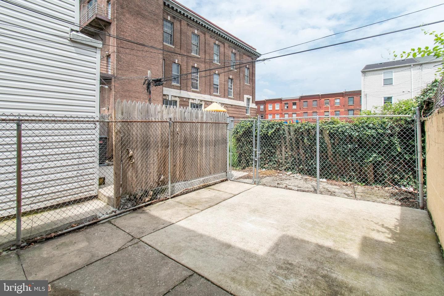 1635 Fontain Street photo 30