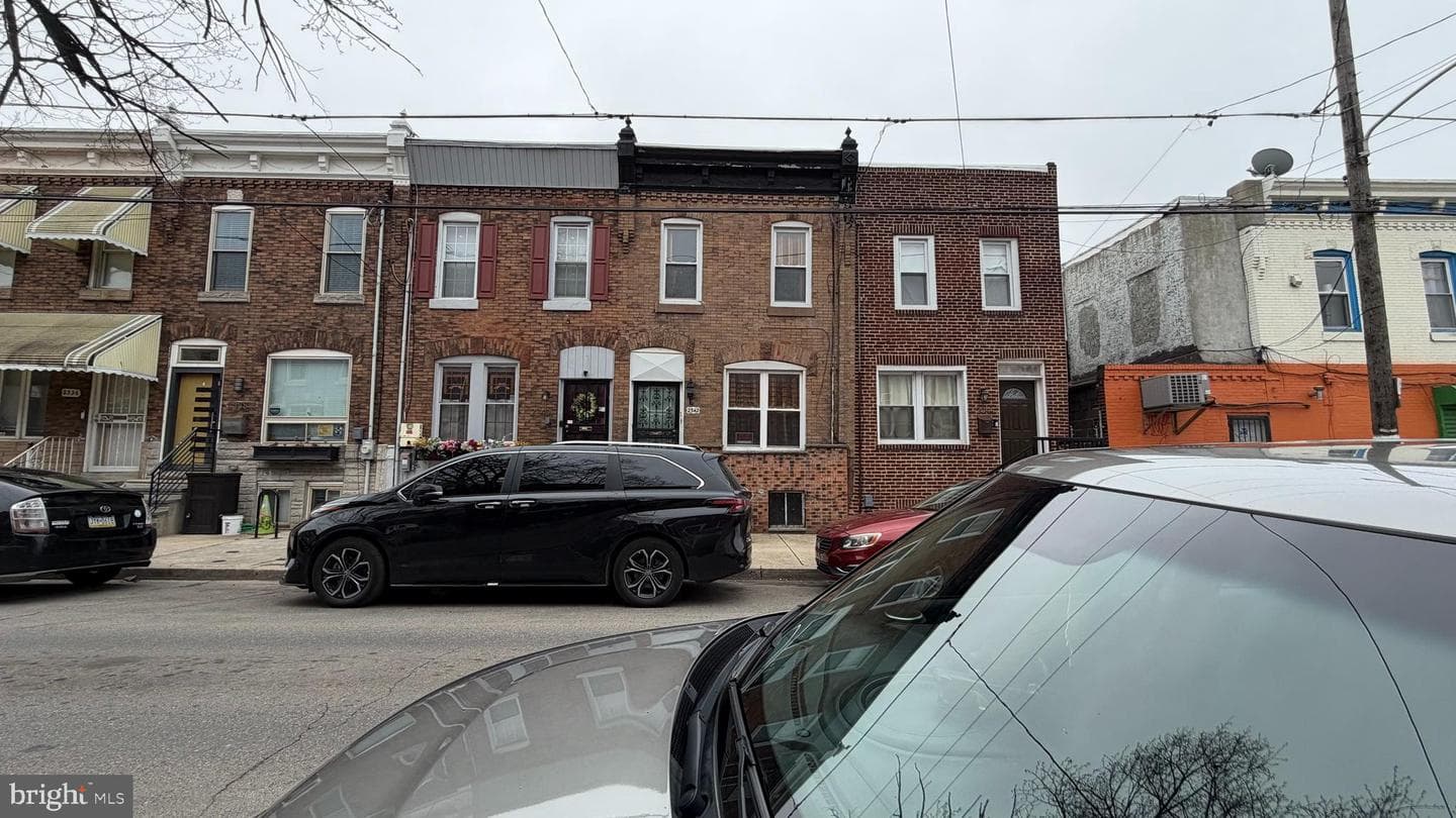 2342 Dickinson photo 3