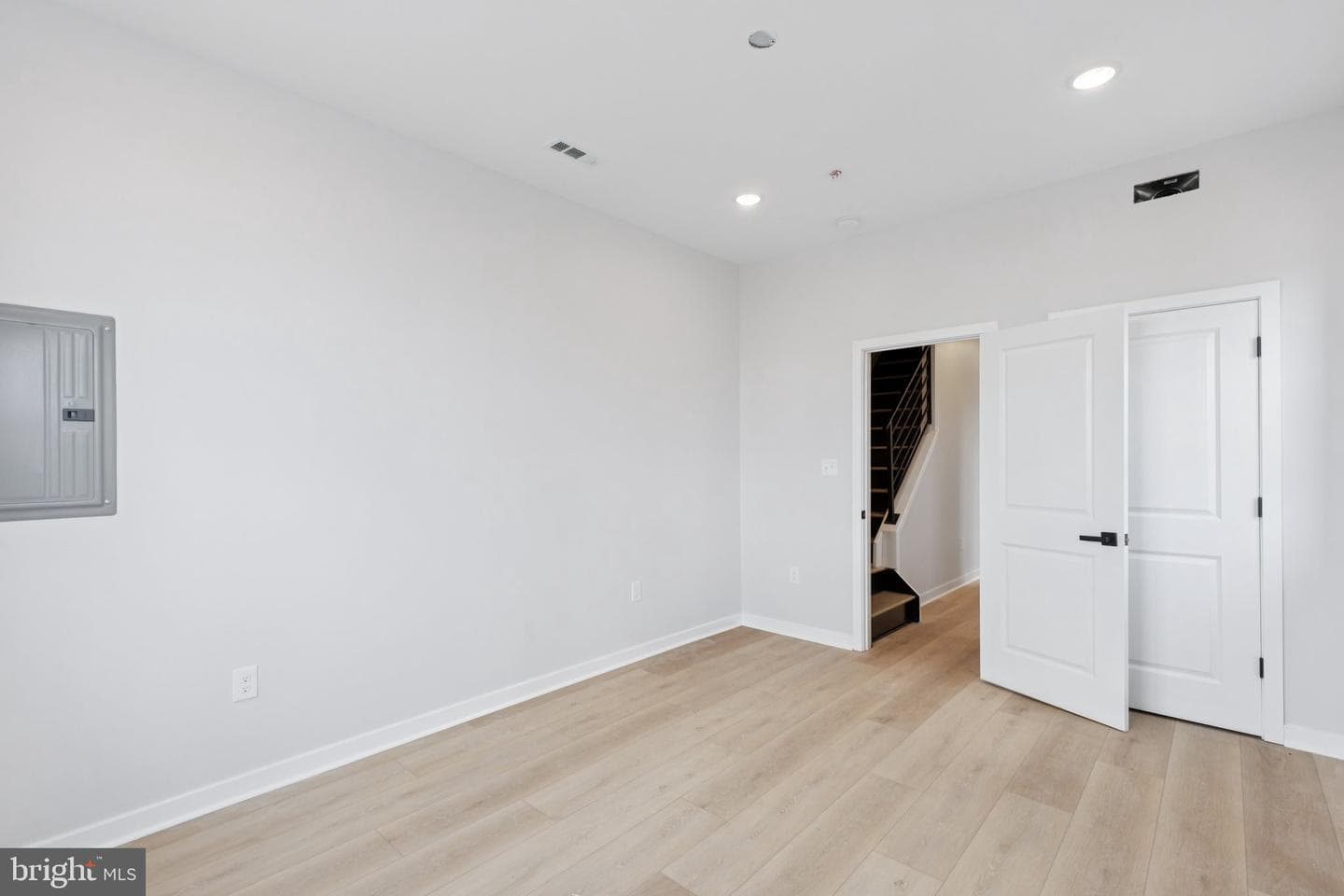 2800 Bridge Street photo 35
