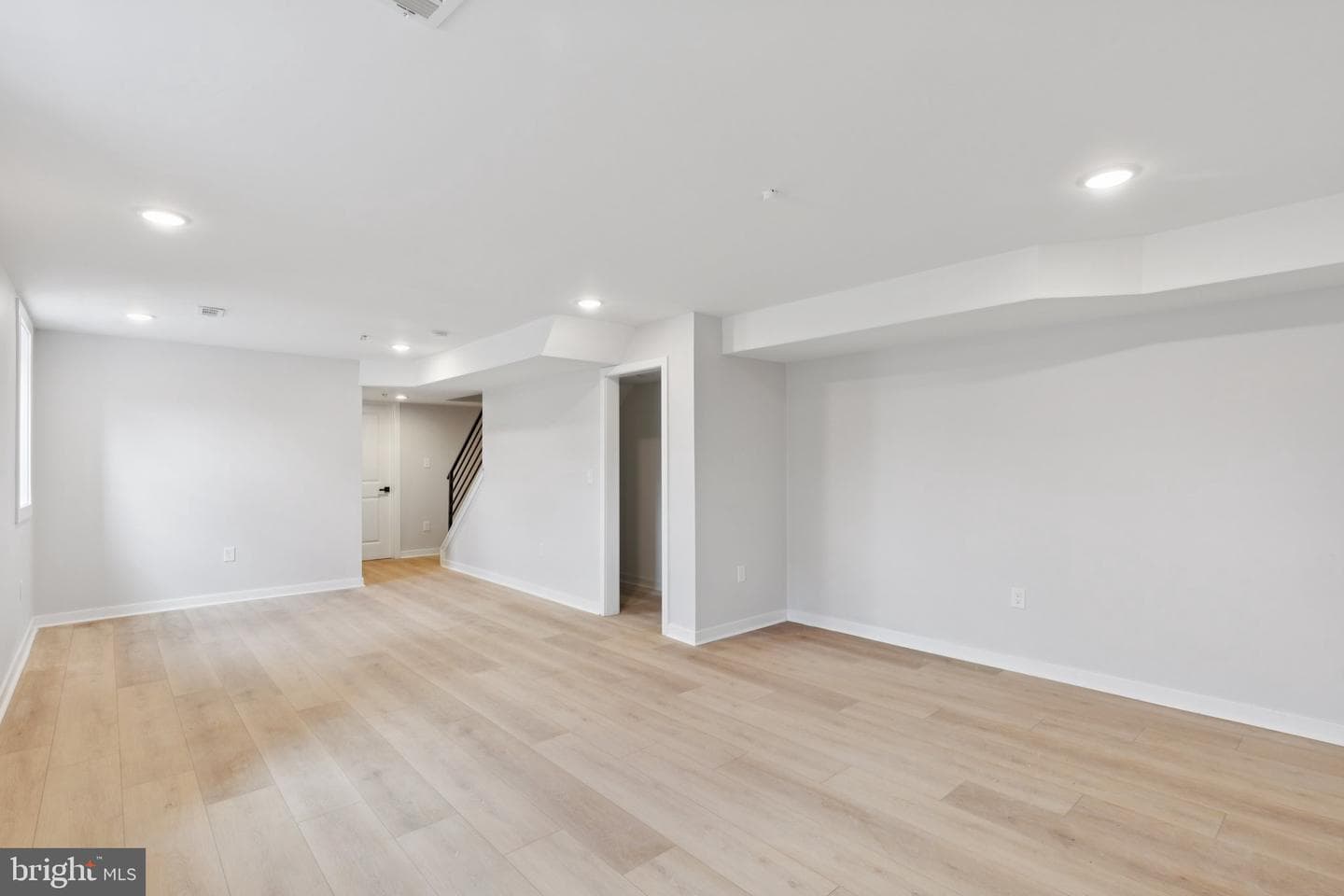 2800 Bridge Street photo 39