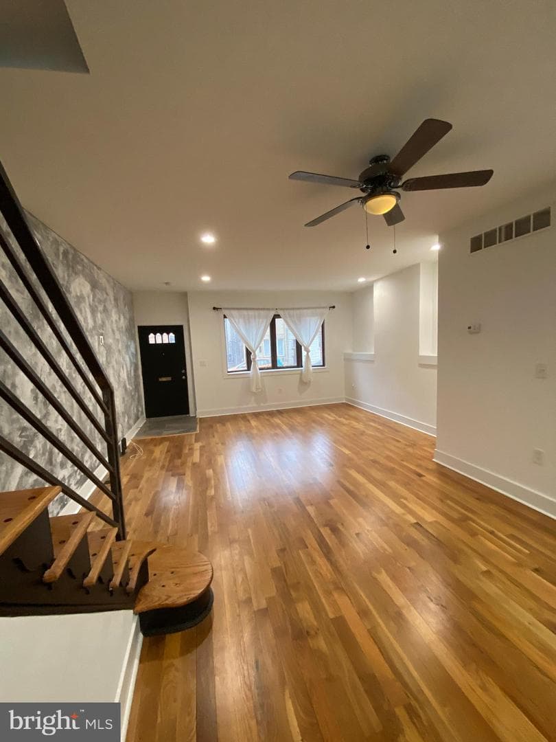 2706 E Somerset Street photo 5