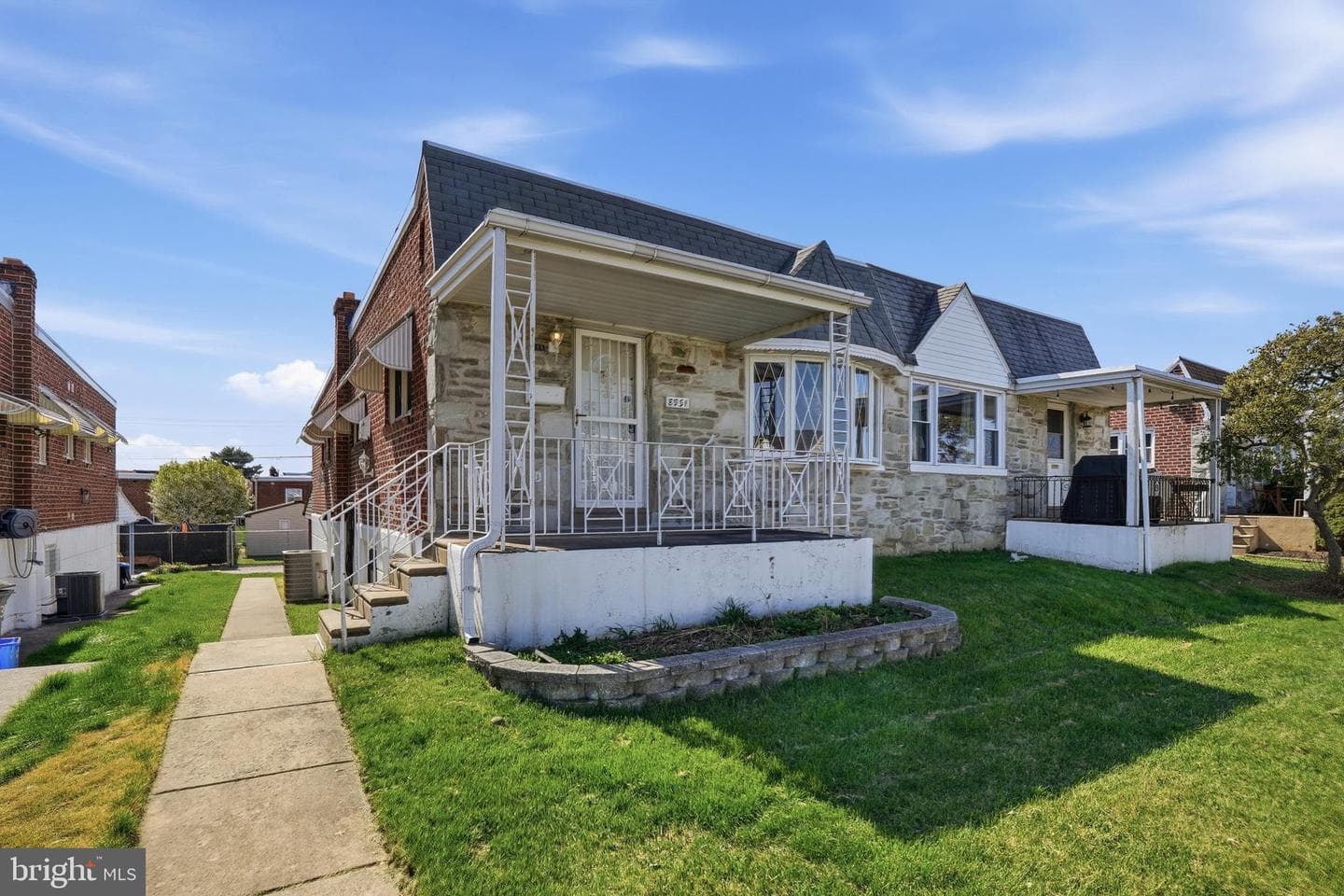 8931 Leonard Street photo 4