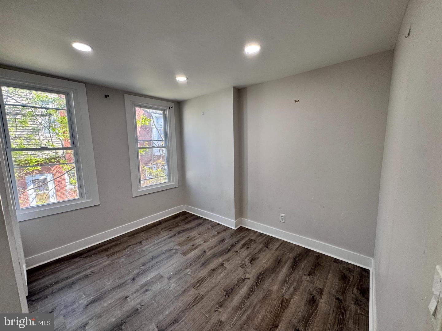 5511 Pemberton Street photo 16