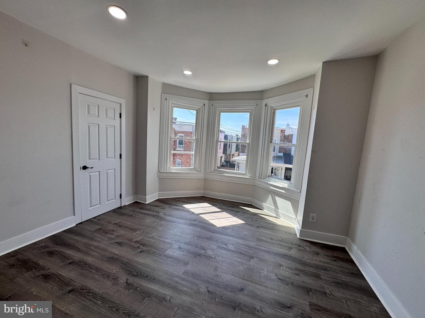 5511 Pemberton Street photo 22