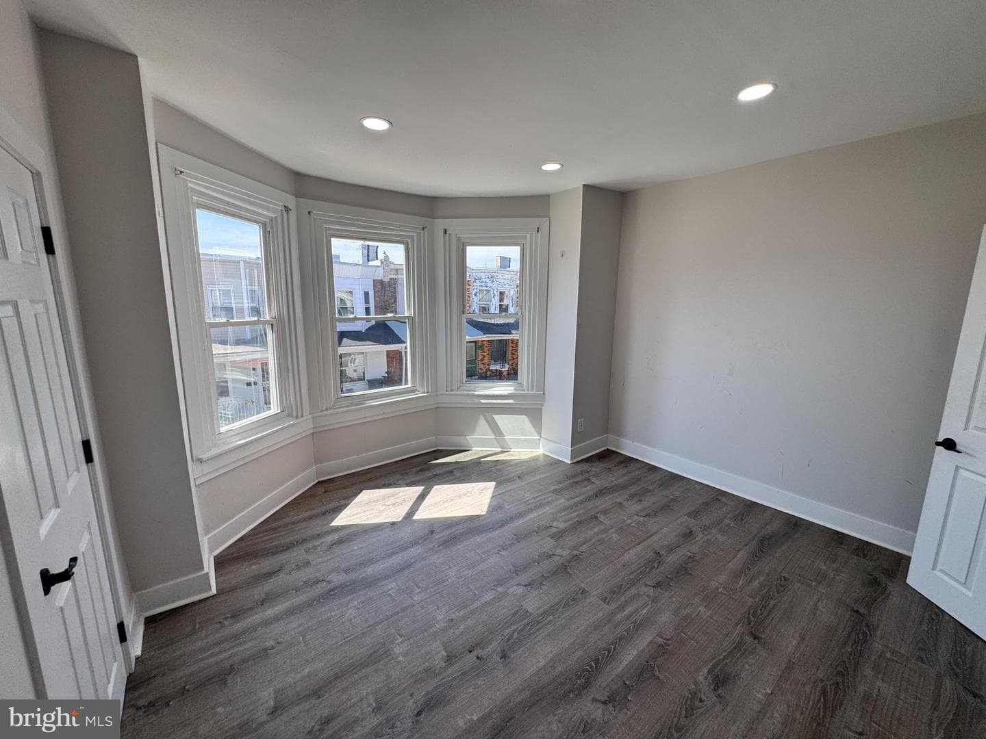 5511 Pemberton Street photo 24