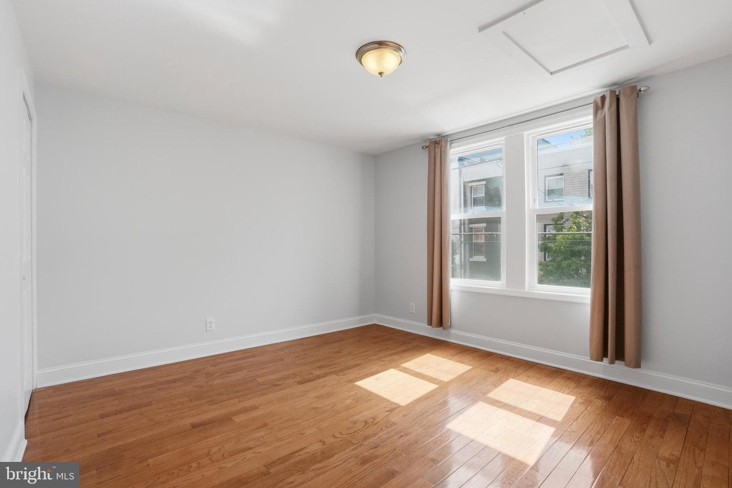 2051 E Fletcher Street photo 14
