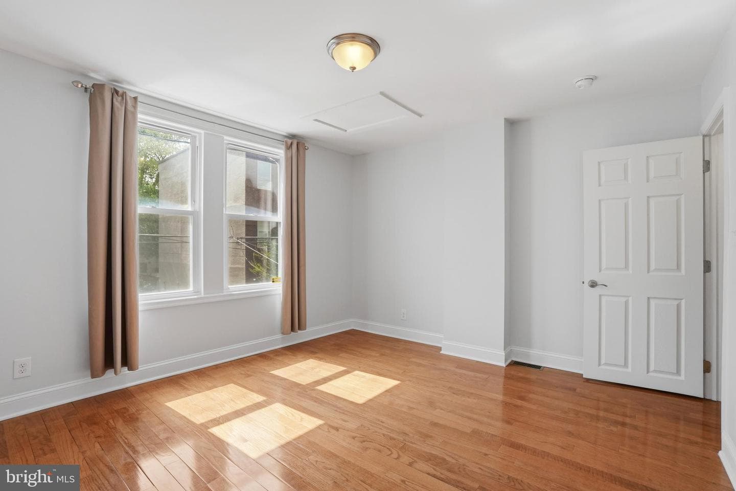 2051 E Fletcher Street photo 15