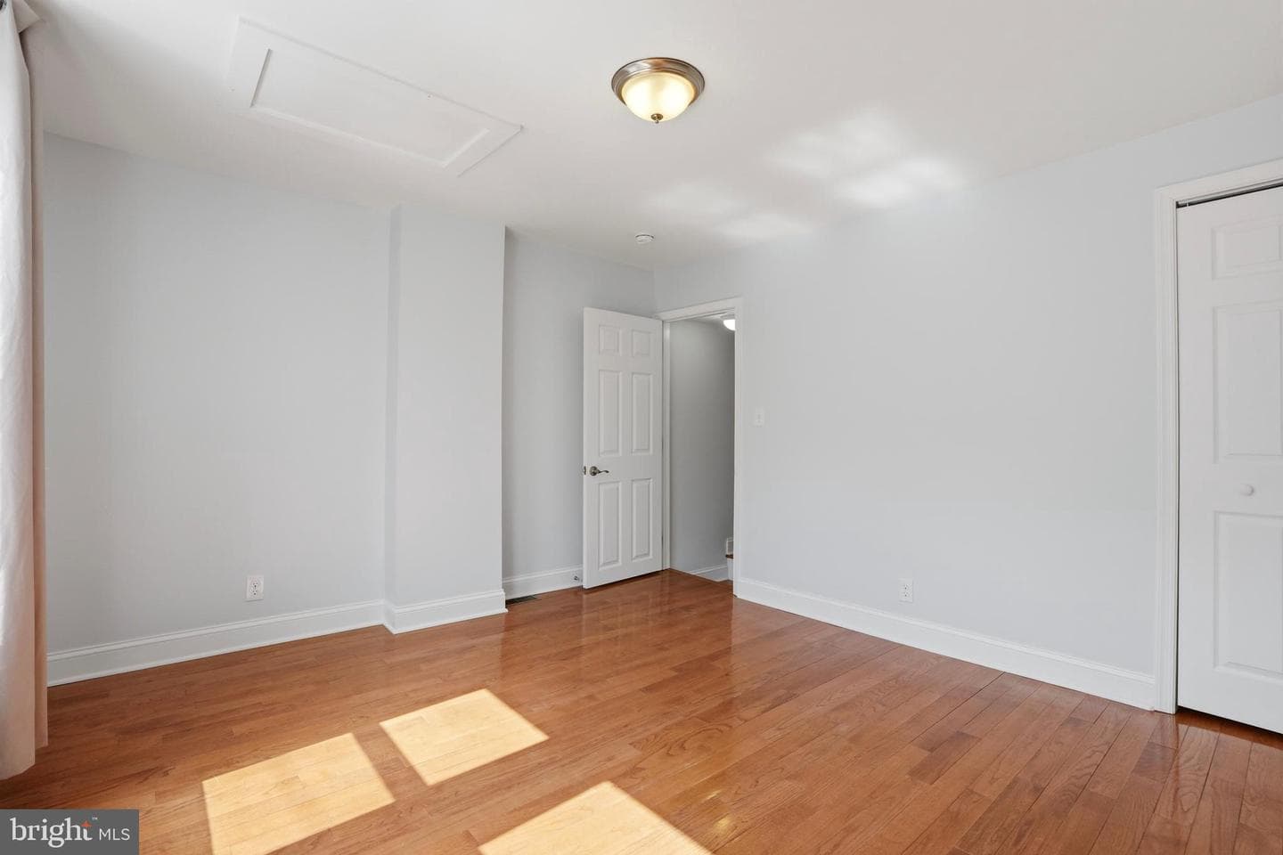 2051 E Fletcher Street photo 16