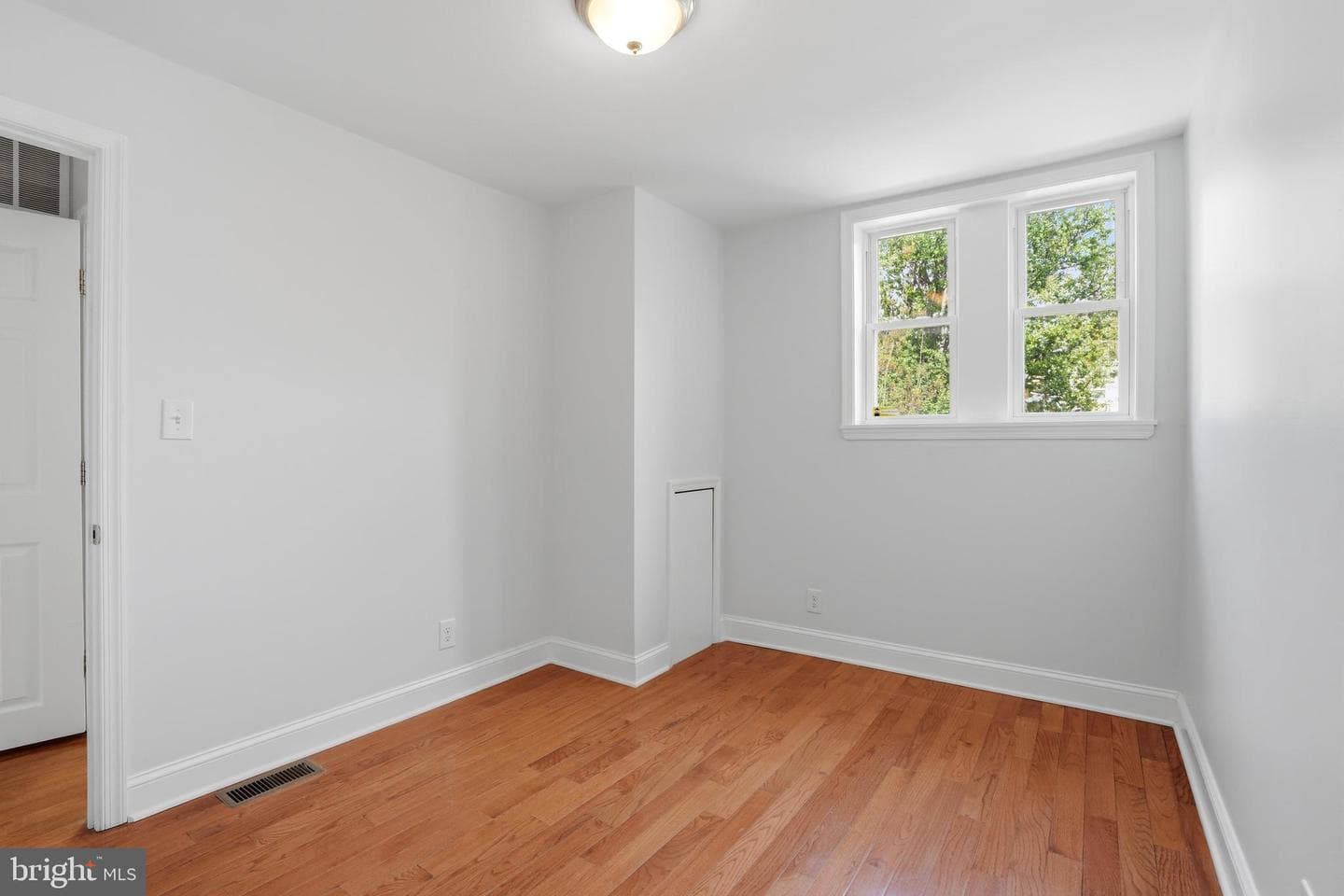 2051 E Fletcher Street photo 20