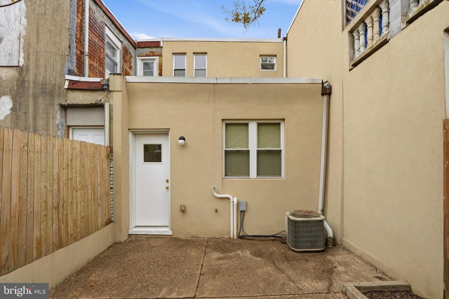 2051 E Fletcher Street photo 25