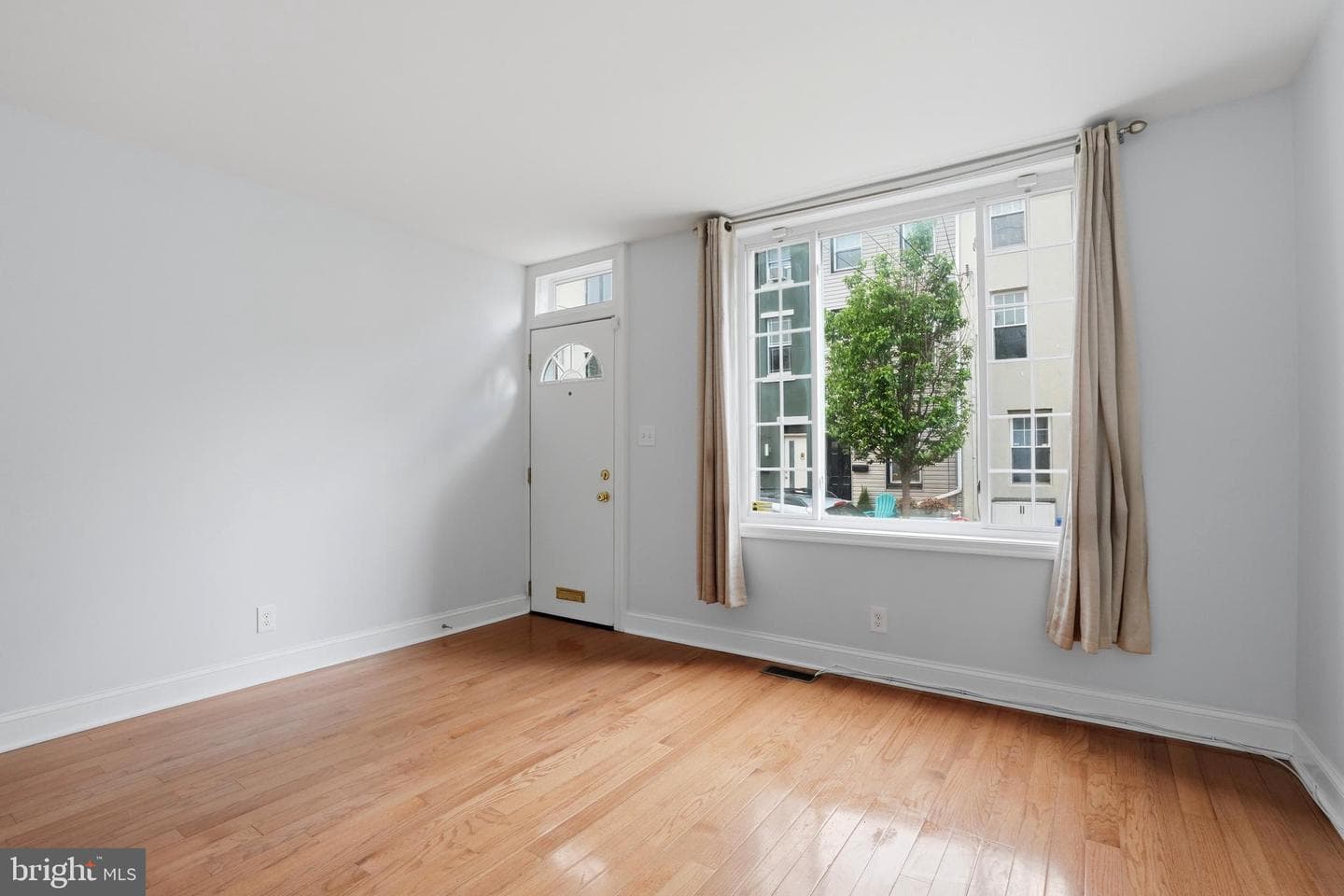 2051 E Fletcher Street photo 6