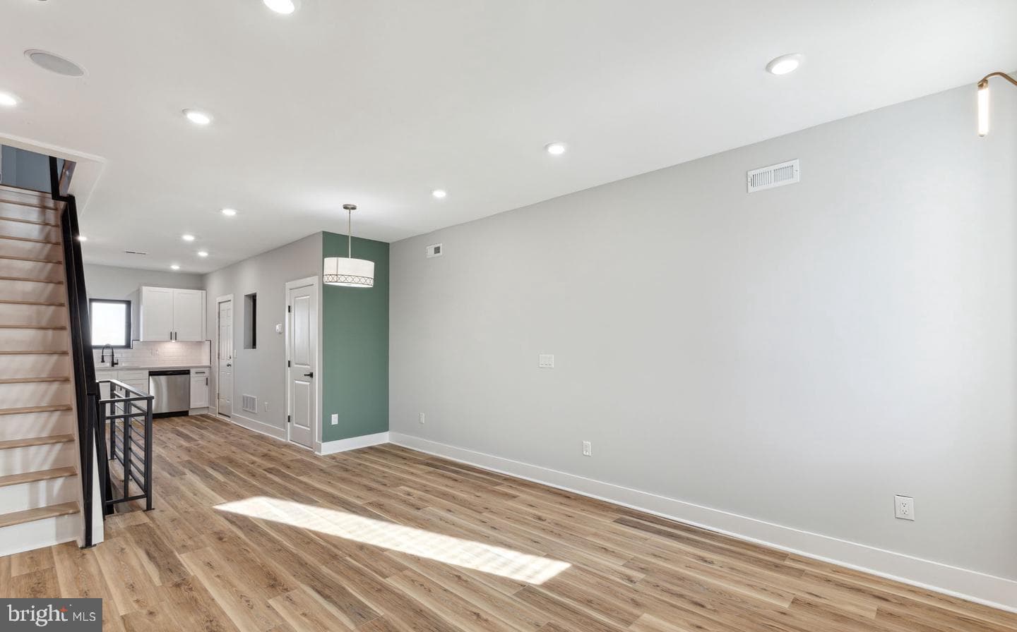 2103 E Orleans Street photo 5