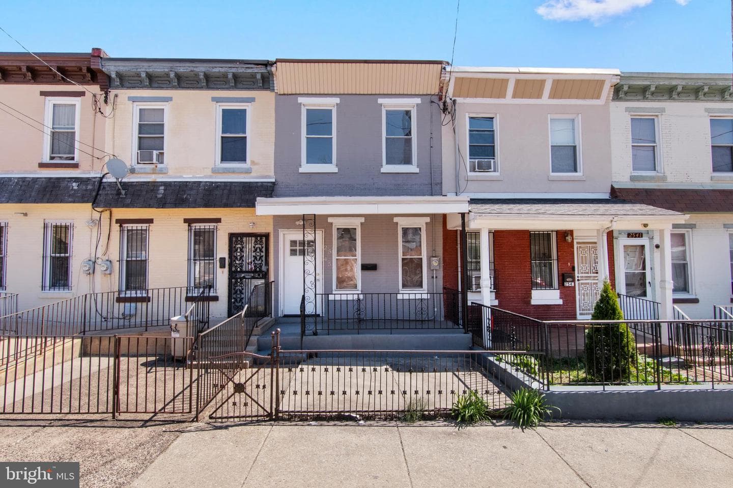 2545 N Marshall Street photo 1