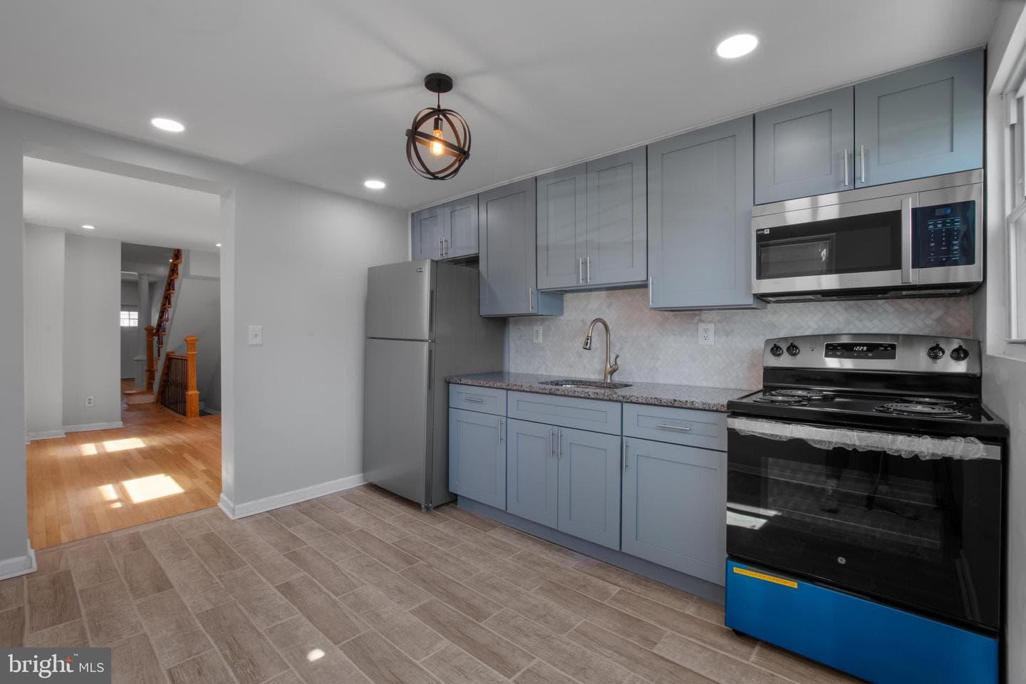 2545 N Marshall Street photo 7