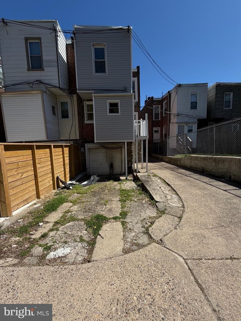 535 E Penn Street photo 22