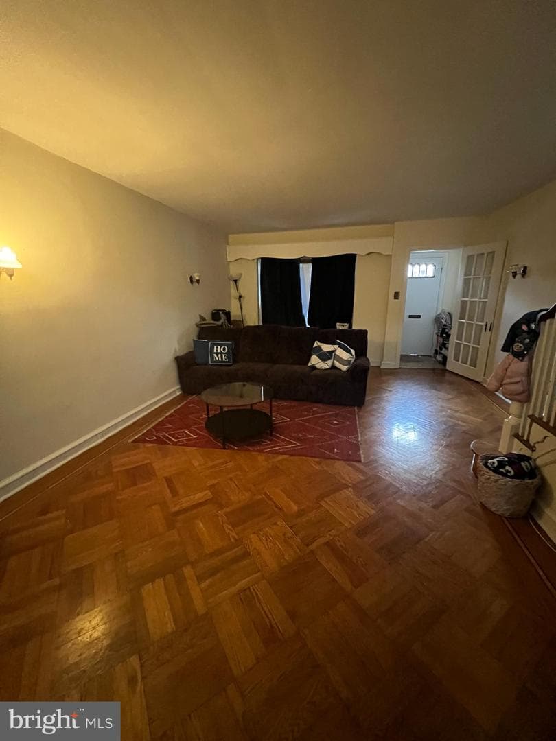 3158 Fanshawe Street photo 4