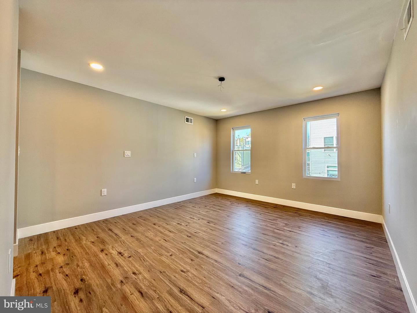2058 E Auburn Street photo 31
