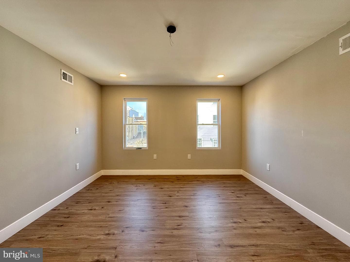 2058 E Auburn Street photo 32