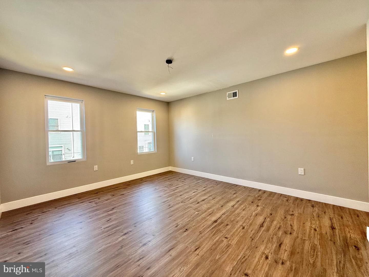2058 E Auburn Street photo 33
