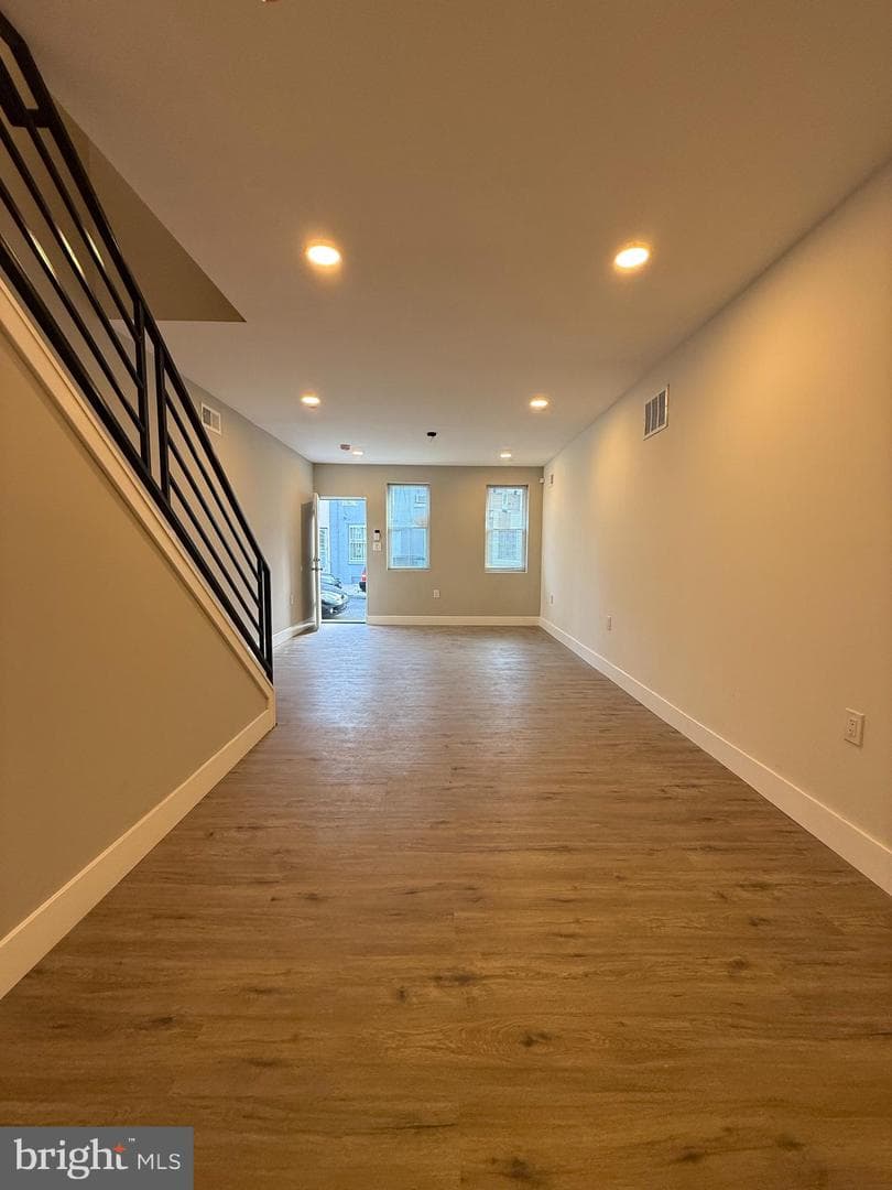2058 E Auburn Street photo 4