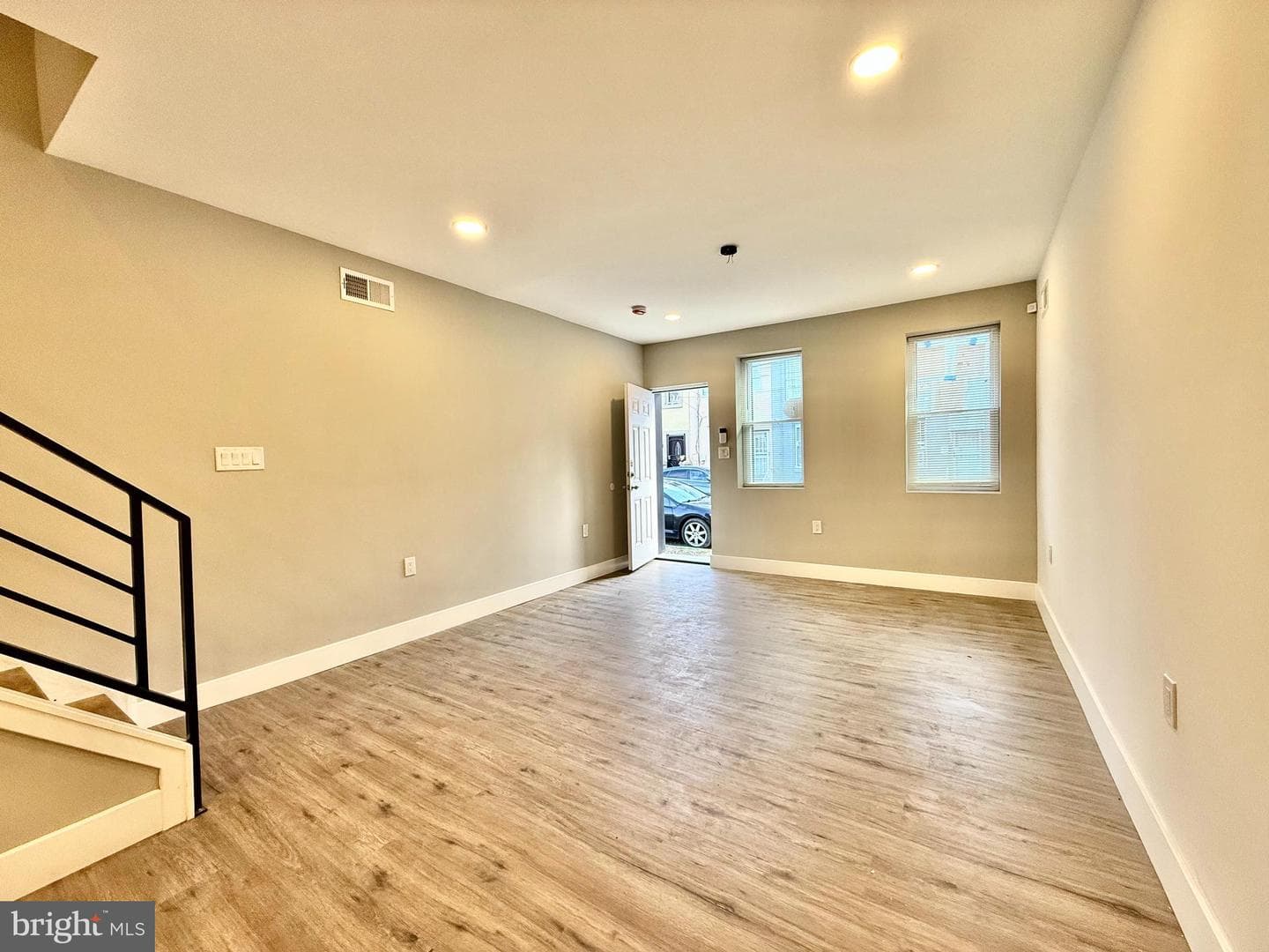 2058 E Auburn Street photo 5
