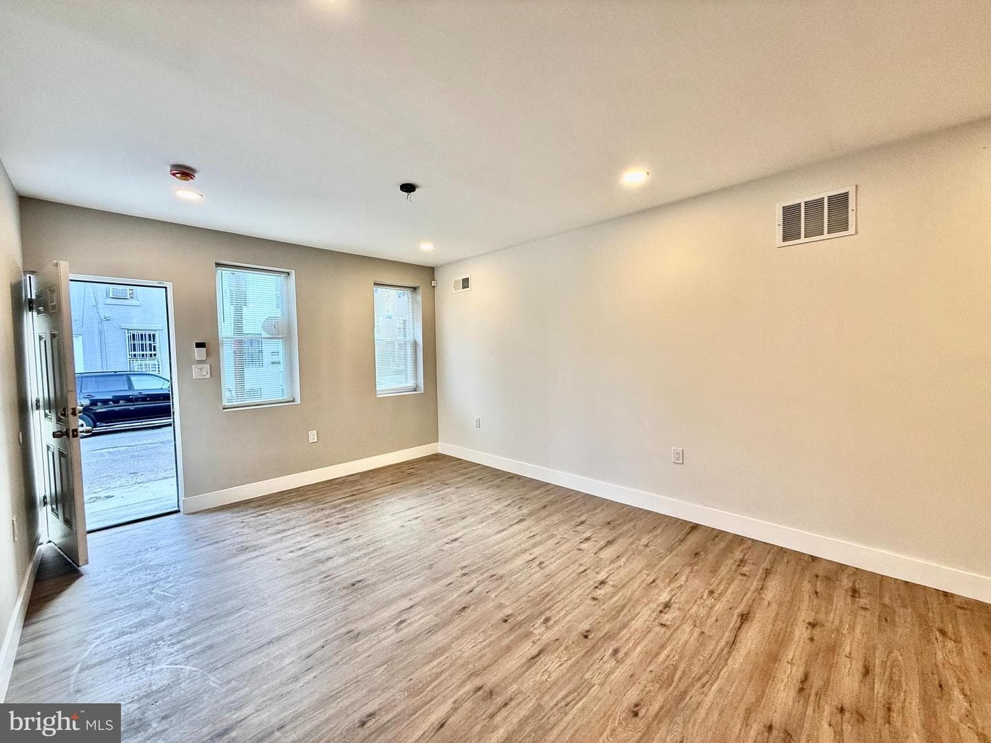 2058 E Auburn Street photo 6