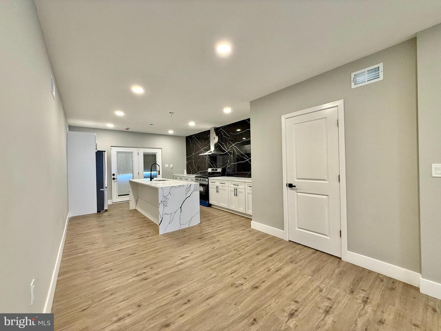 2058 E Auburn Street photo 8