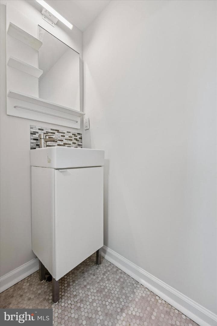 436 Lemonte Street photo 10