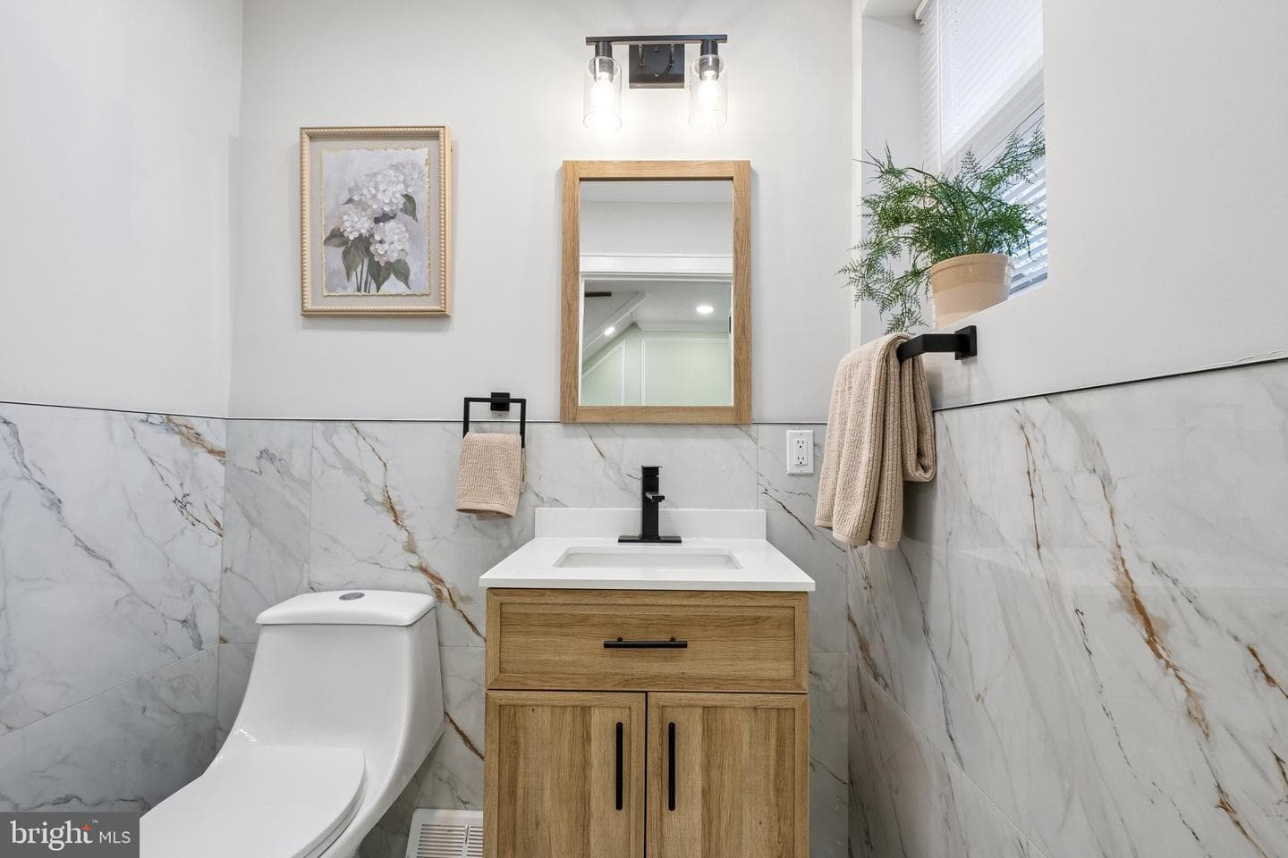 2076 E Monmouth Street photo 12
