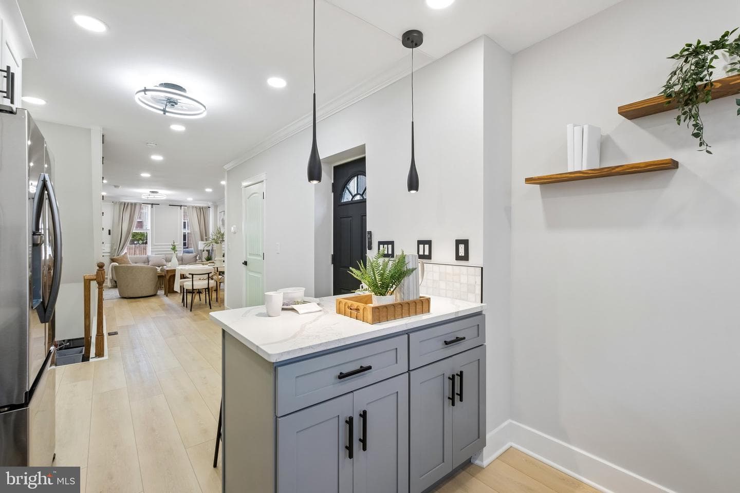 2076 E Monmouth Street photo 14