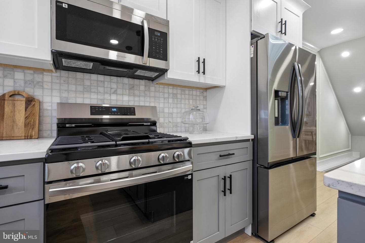 2076 E Monmouth Street photo 16