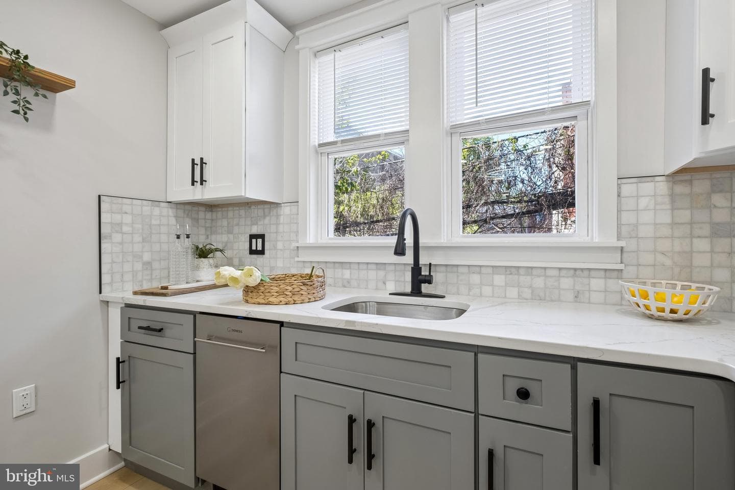 2076 E Monmouth Street photo 17