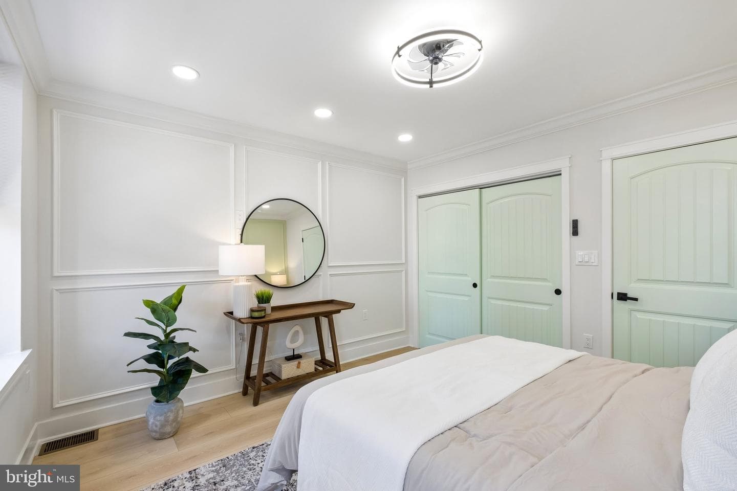2076 E Monmouth Street photo 20