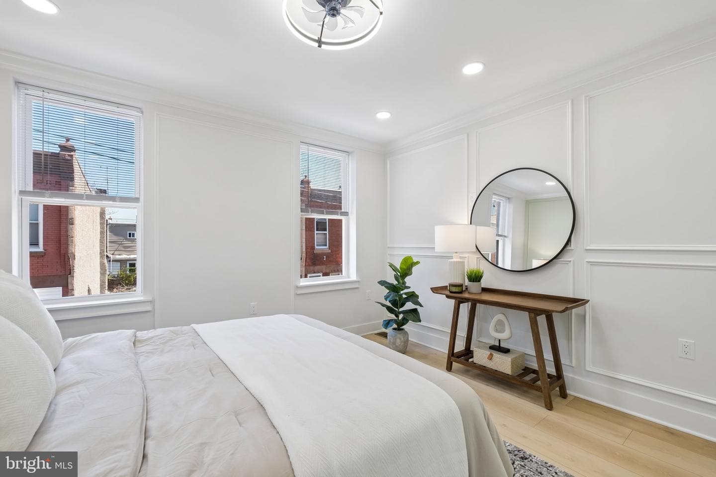 2076 E Monmouth Street photo 22