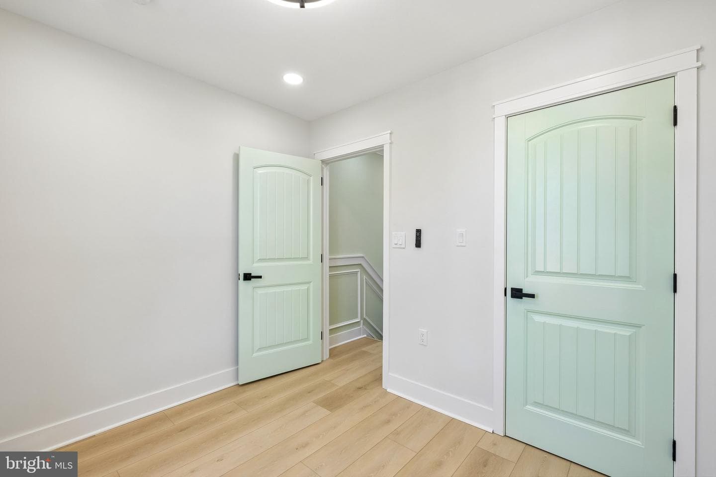 2076 E Monmouth Street photo 26