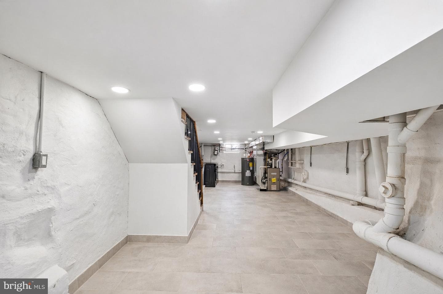 2076 E Monmouth Street photo 28
