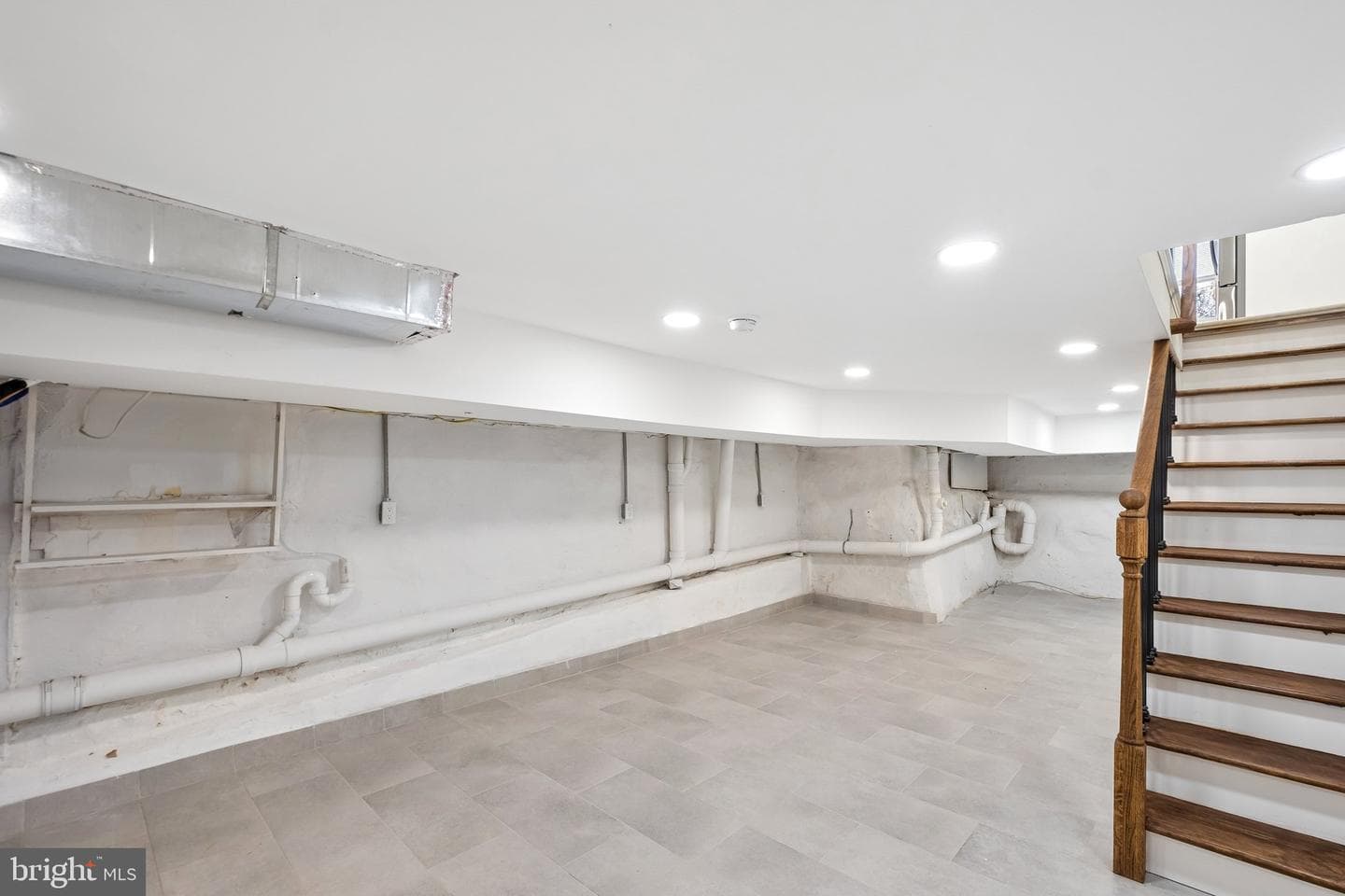 2076 E Monmouth Street photo 29