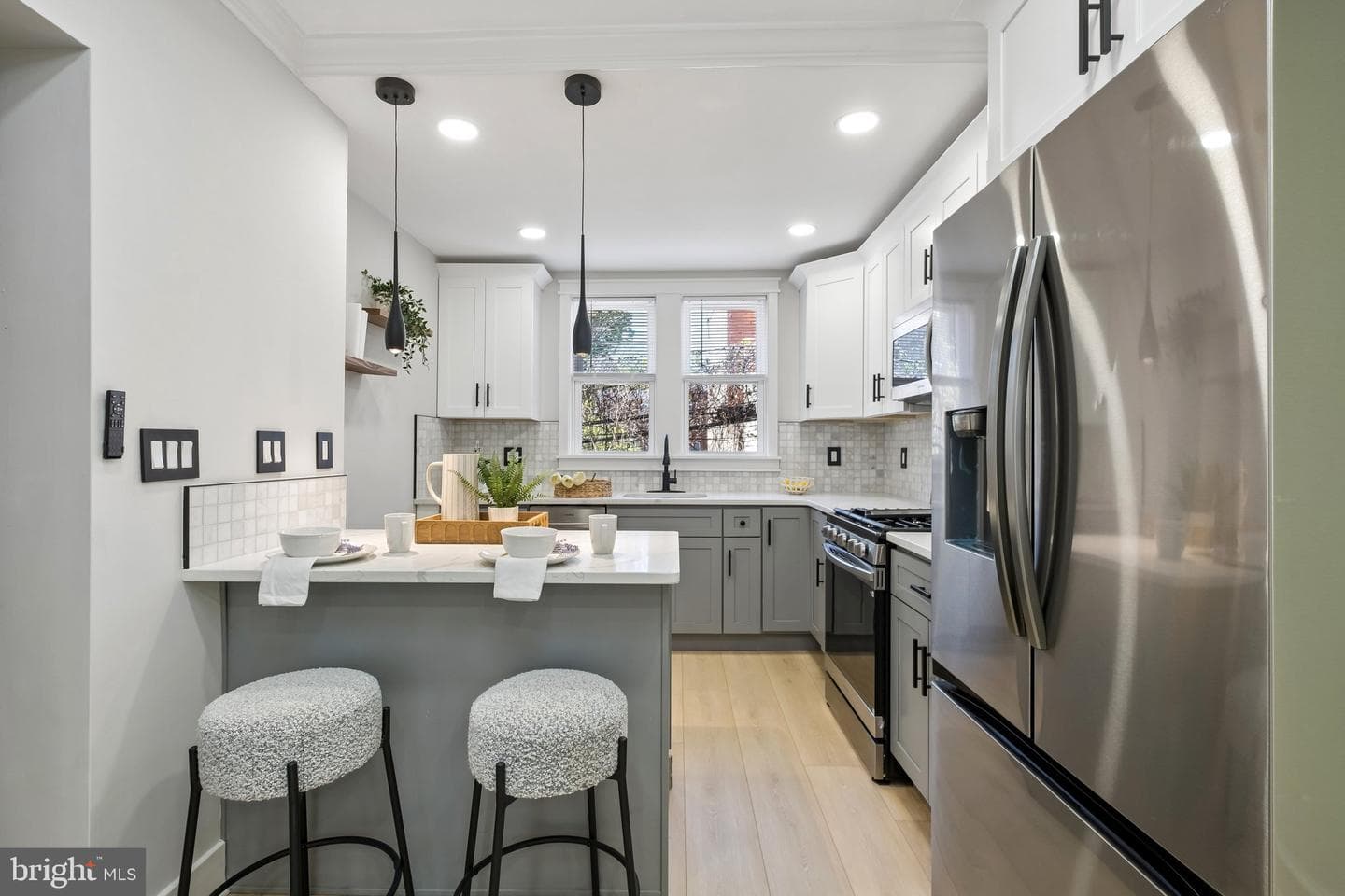 2076 E Monmouth Street photo 3