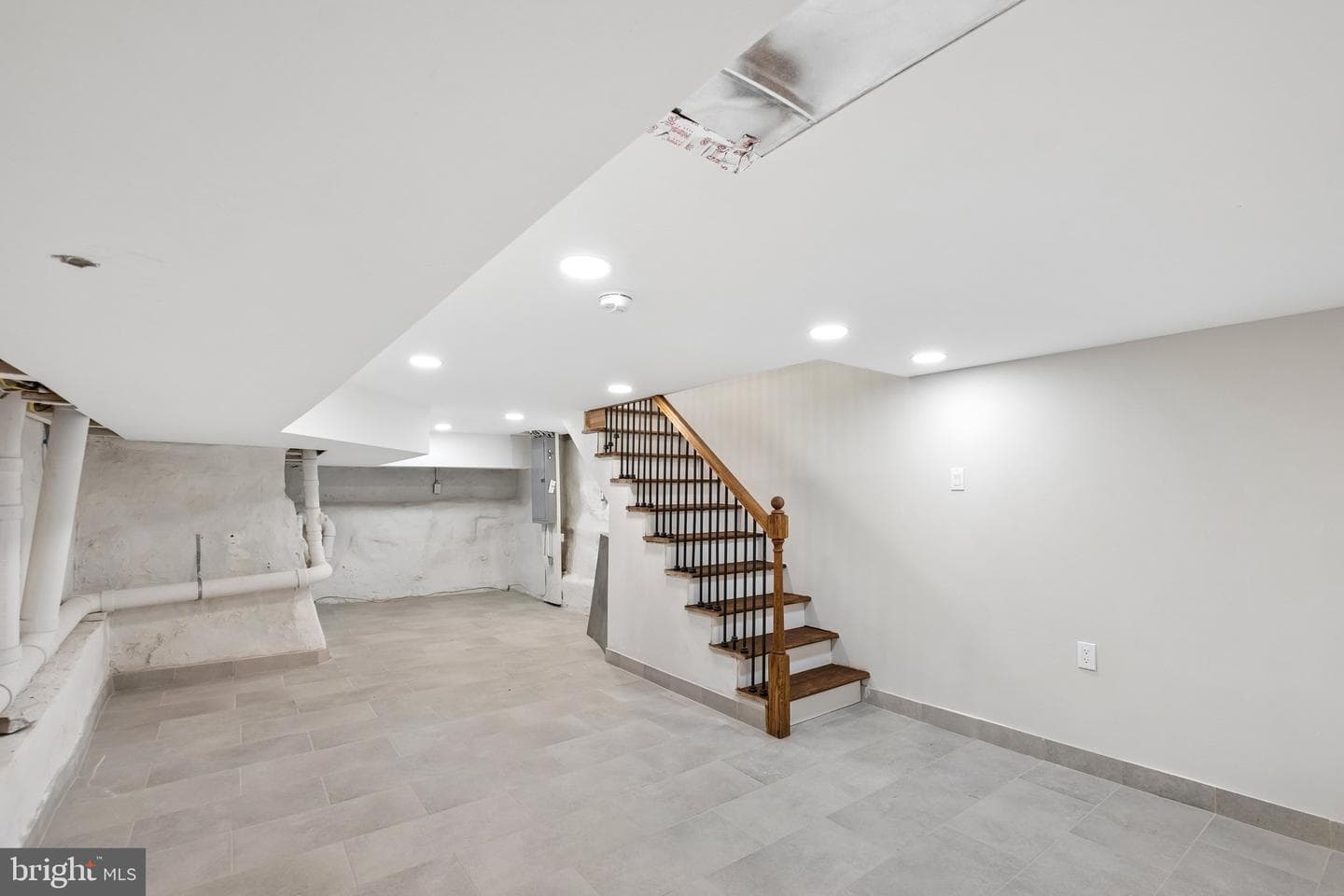 2076 E Monmouth Street photo 30