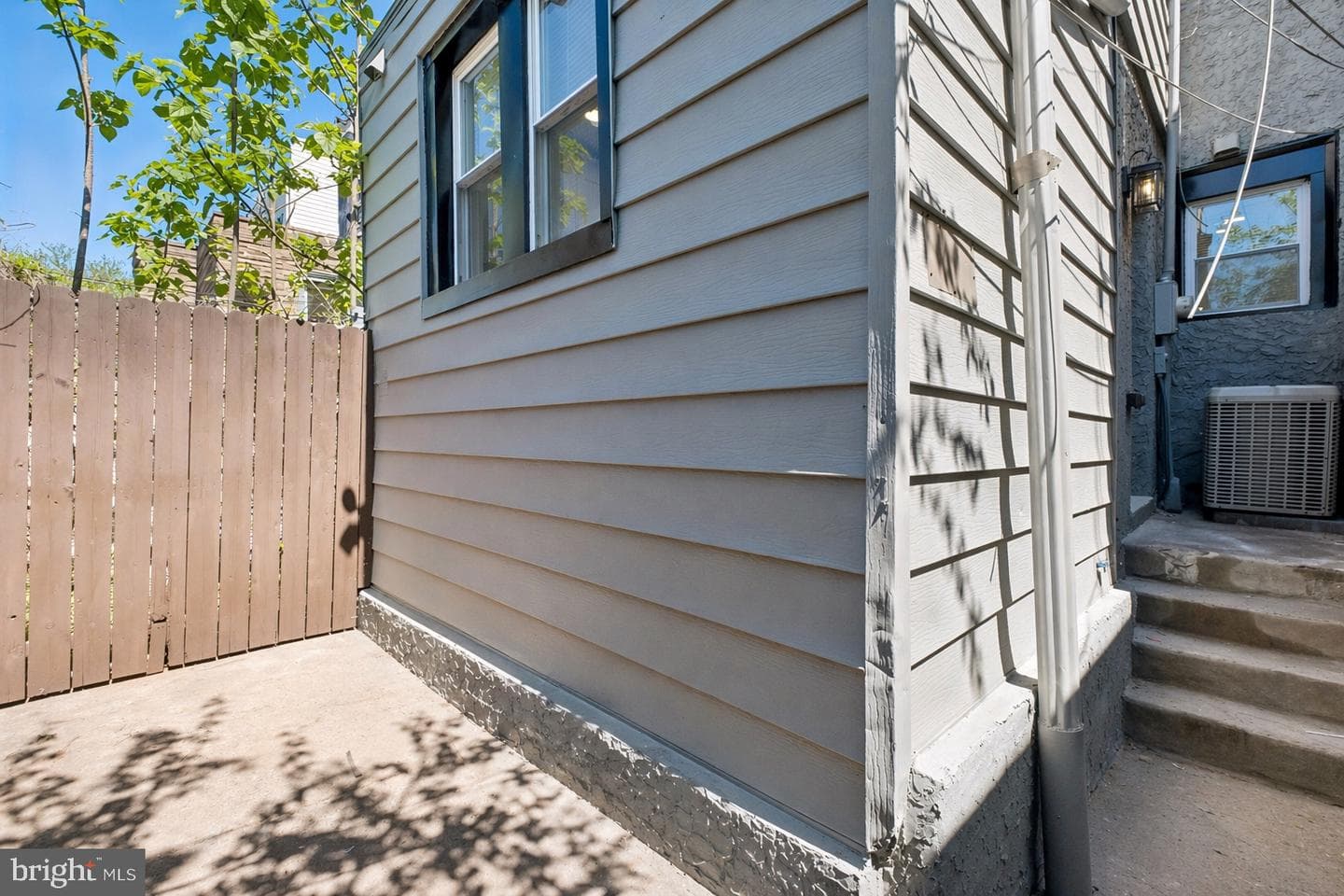 2076 E Monmouth Street photo 33