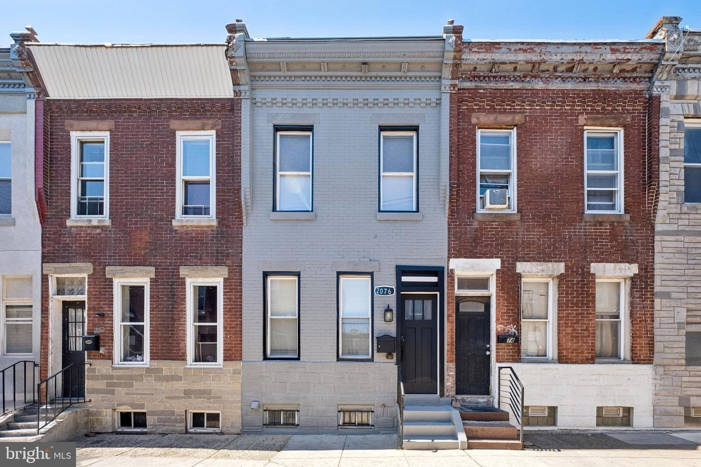 2076 E Monmouth Street photo 35