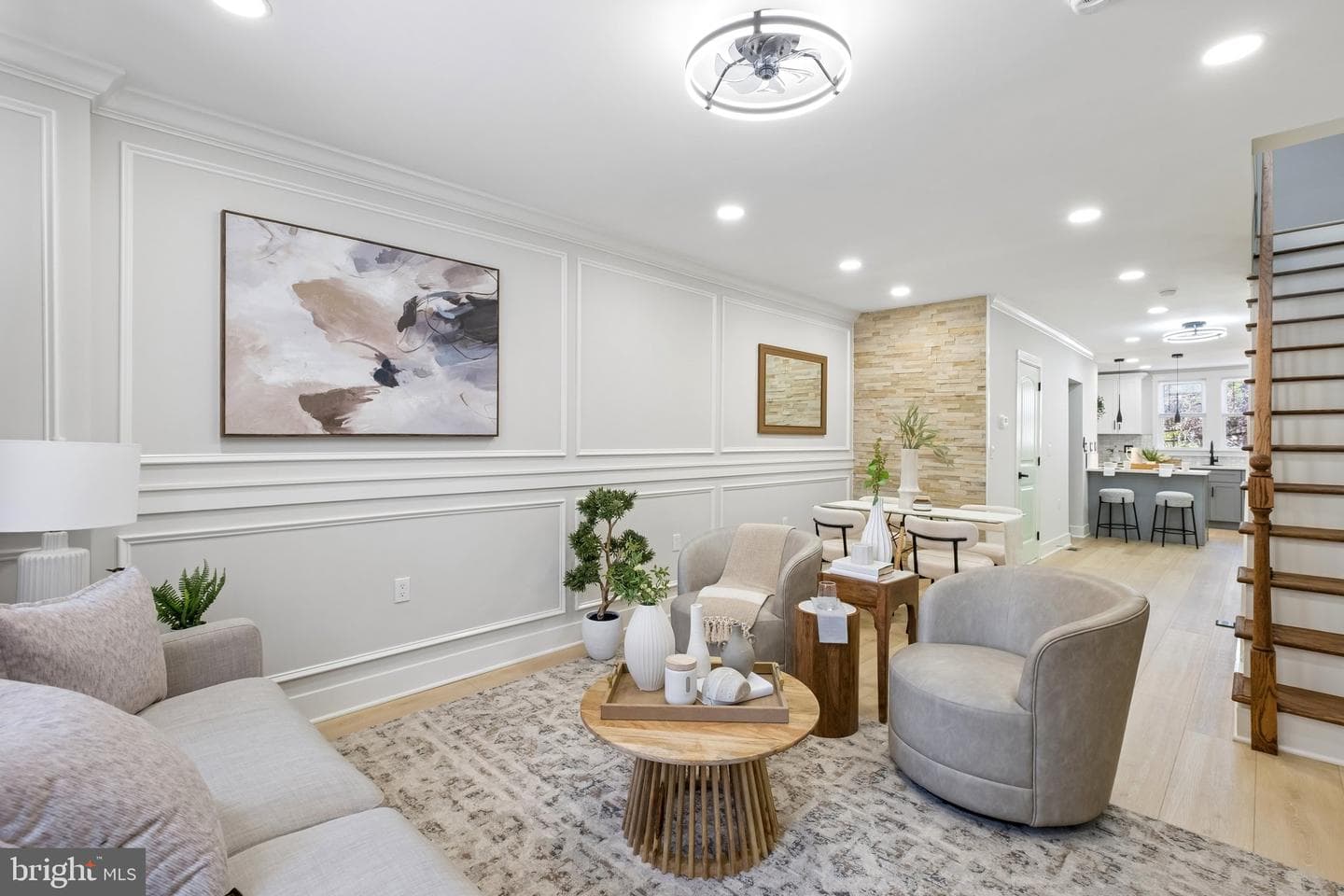 2076 E Monmouth Street photo 4