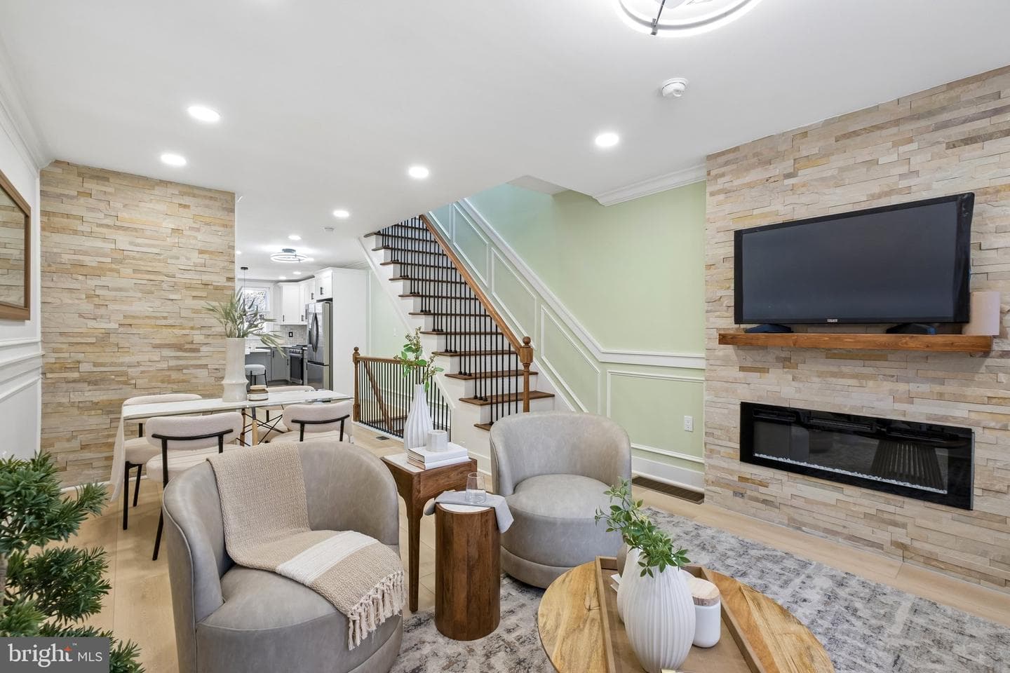 2076 E Monmouth Street photo 5