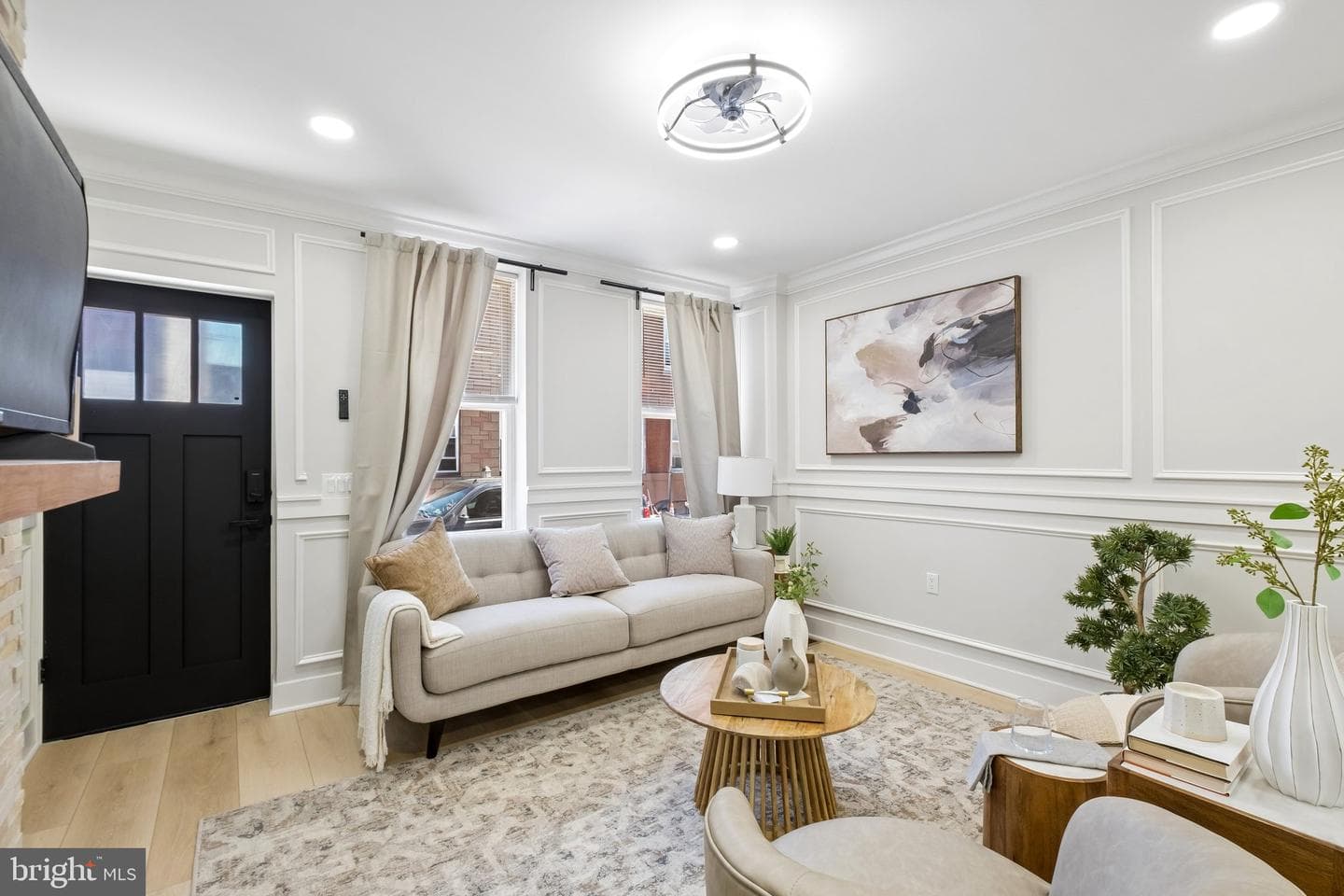 2076 E Monmouth Street photo 6