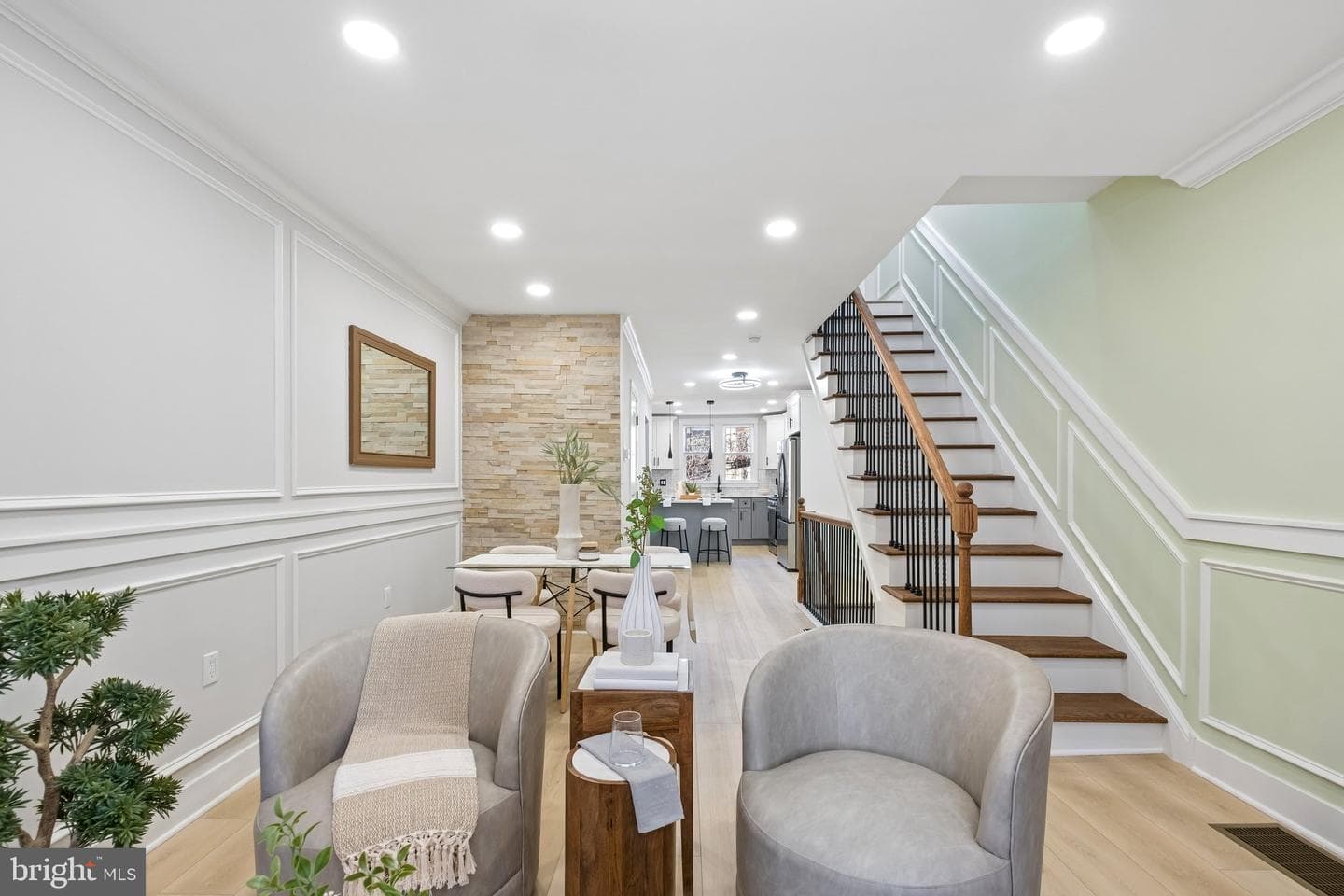 2076 E Monmouth Street photo 8