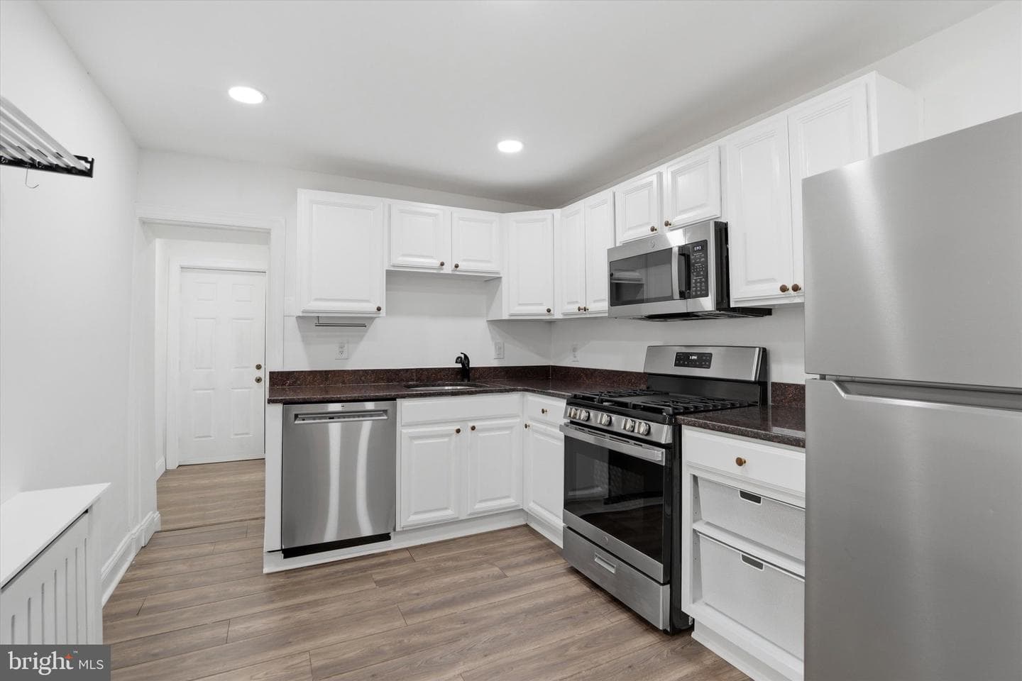 286 Leverington Avenue photo 10