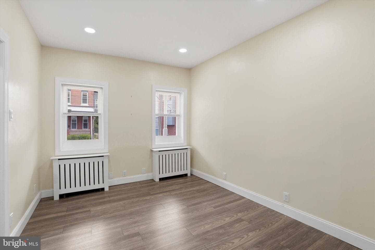 286 Leverington Avenue photo 3