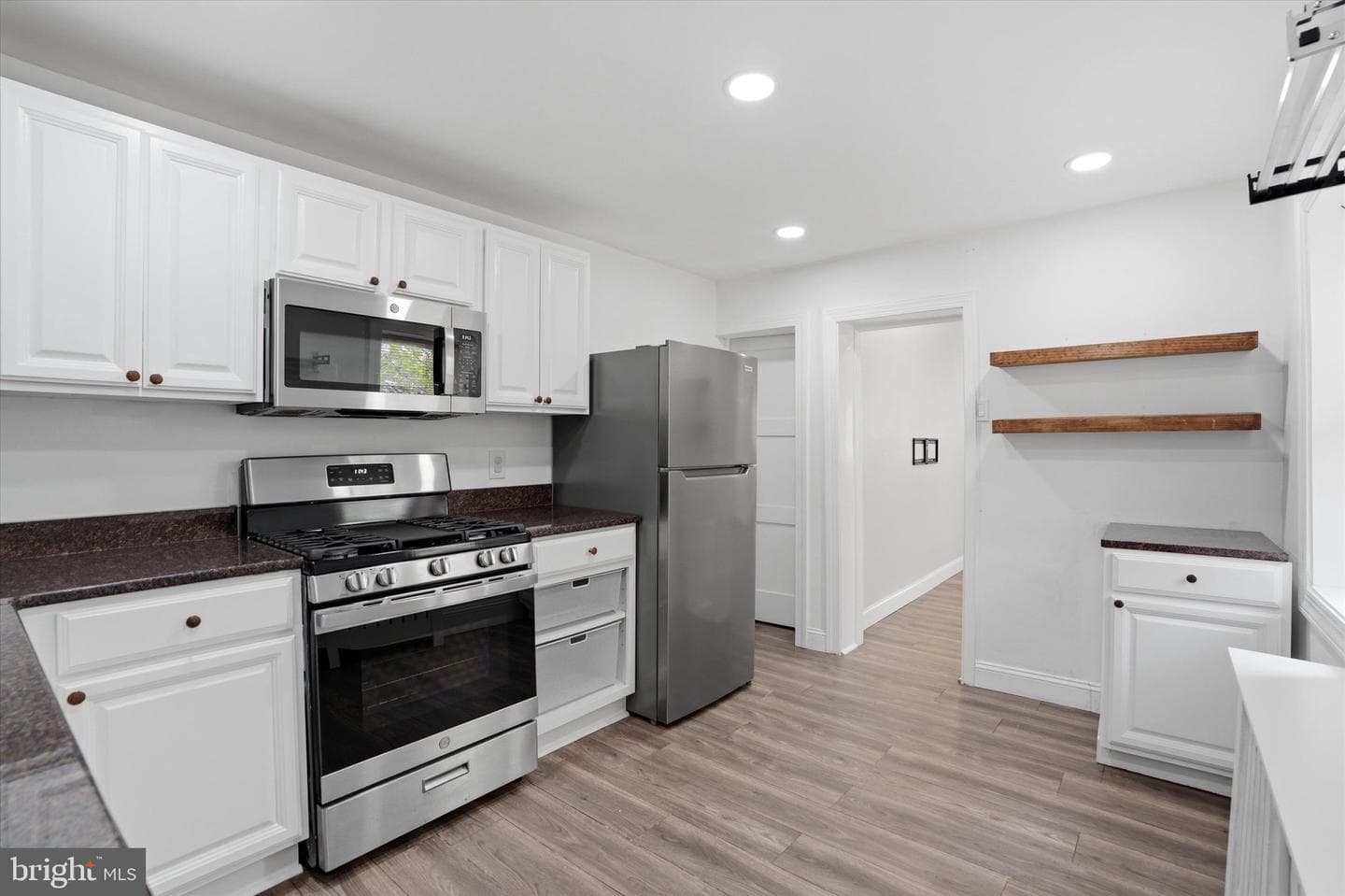 286 Leverington Avenue photo 9