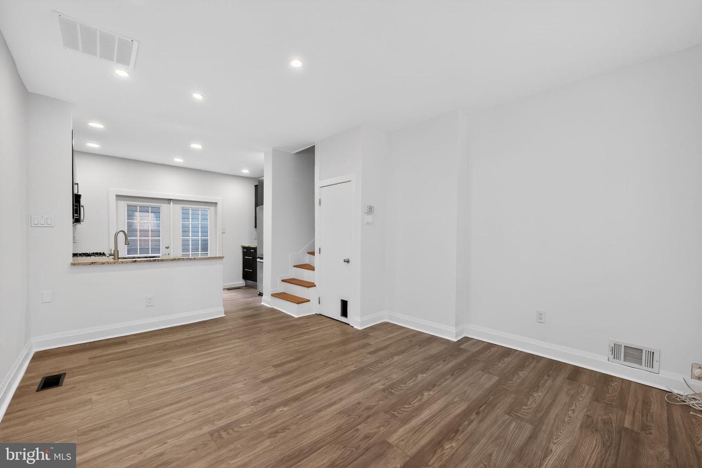 608 Kater Street photo 8